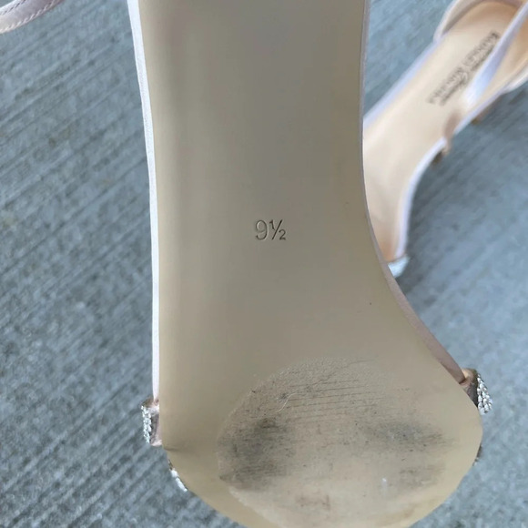 BADGLEY MISCHKA LOW BLOCK HEEL SANDLE FOOT STRAP ANKLE STRAP BUCKLE - Picture 8 of 9